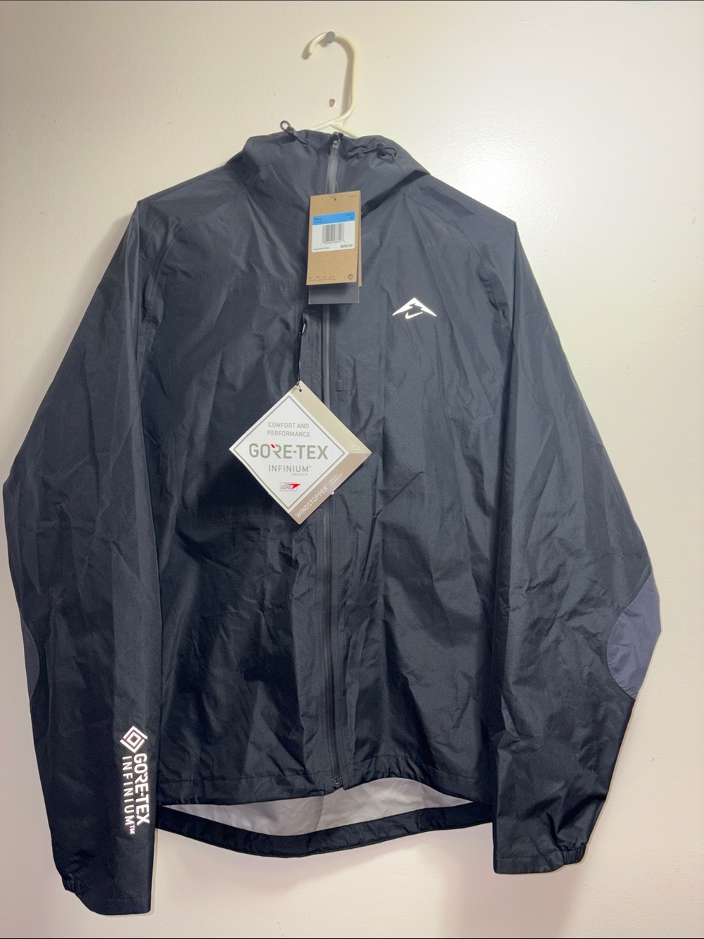•NWT• Men’s Nike Gortex Jacket
